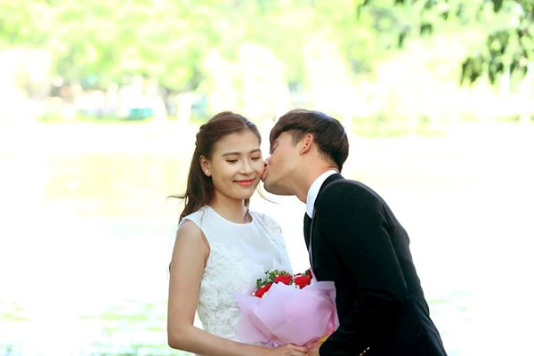 DIỄN VIÊN THÚY DIỂM VÀ LƯƠNG THẾ THÀNH TRONG PHIM KHÔNG CẦN SOÁI CA