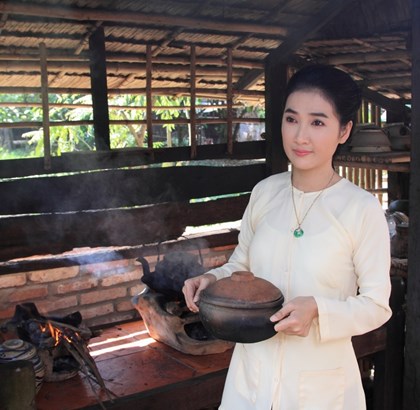 DIỄN VIÊN QUỲNH LAM TRONG PHIM CON GÁI CHỊ HẰNG