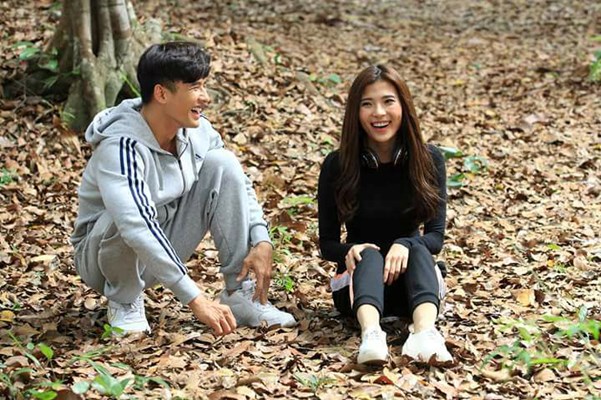 DIỄN VIÊN THÚY DIỂM VÀ LƯƠNG THẾ THÀNH TRONG PHIM KHÔNG CẦN SOÁI CA