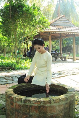 DIỄN VIÊN QUỲNH LAM TRONG PHIM CON GÁI CHỊ HẰNG