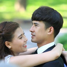 DIỄN VIÊN THÚY DIỂM VÀ LƯƠNG THẾ THÀNH TRONG PHIM KHÔNG CẦN SOÁI CA